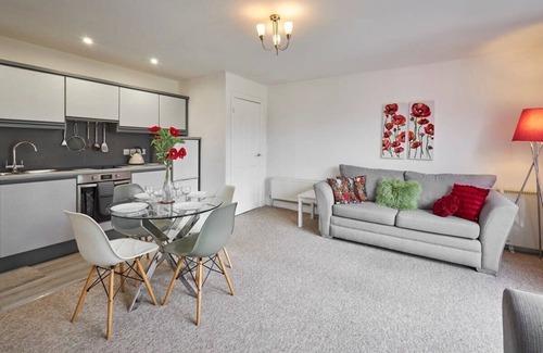 Bedlington Apartment | Discover The Paddock: Family-Friendly Stay with Breakfast