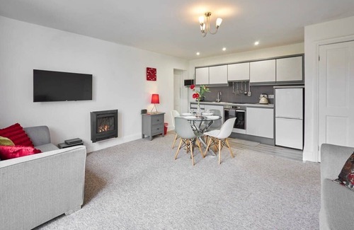 Bedlington Apartment | Discover The Paddock: Family-Friendly Stay with Breakfast