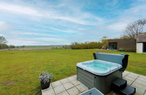 Haddiscoe House | Family-Friendly Getaway at Willow Barn - Rated 9/10