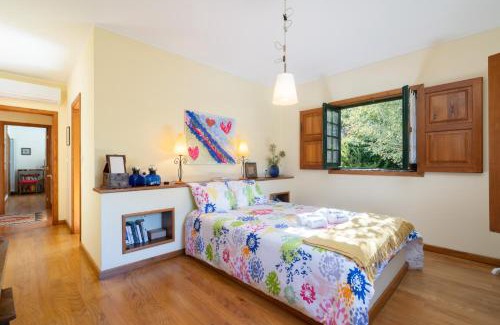 Arcos de Valdevez House | Host Wise - Countryside Escape with Pool and Tennis Court