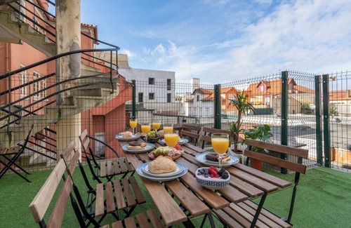 Espinho Apartment | Inviting Flat with Terrace & Ocean View, Steps from Beach