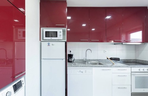 Leixões Apartment | Trendy Bright Flats with Jacuzzi - Steps from the Beach