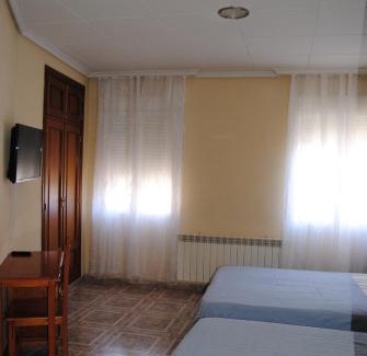 Ocana House | Budget-Friendly Stay at Hostal Ávila with Family & Pets Welcome