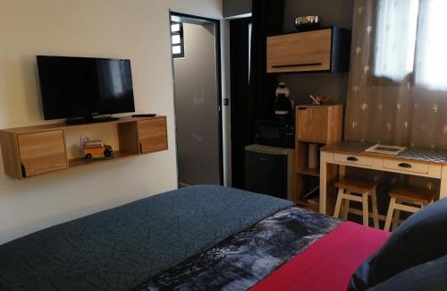 Le Tampon Apartment | Discover Comfort at Hostal 170: Rated 9/10 & Child-Friendly