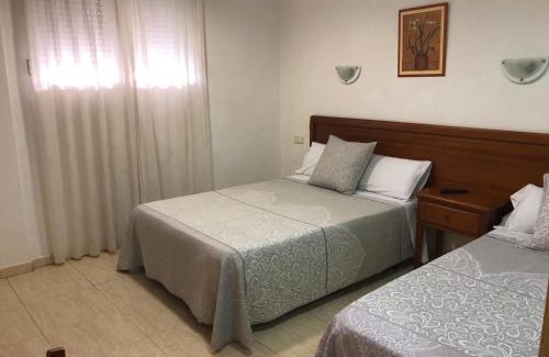 Olias del Rey House | Budget-Friendly Stay at Hostal 82 with Breakfast Included