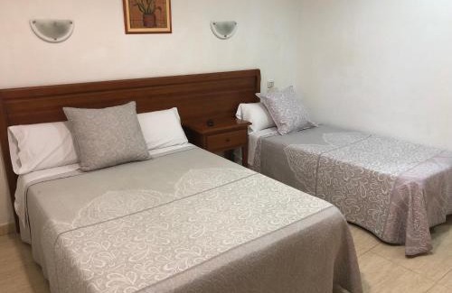 Olias del Rey House | Budget-Friendly Stay at Hostal 82 with Breakfast Included