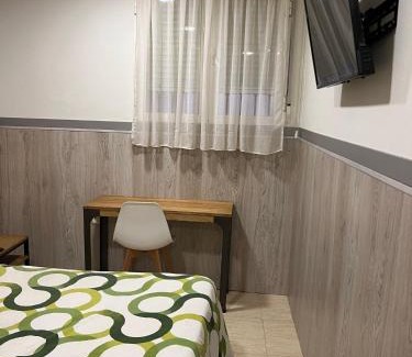 Olias del Rey House | Budget-Friendly Stay at Hostal 82 with Breakfast Included