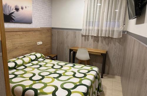 Olias del Rey House | Budget-Friendly Stay at Hostal 82 with Breakfast Included