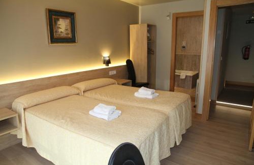 Ermitagana House | Budget-Friendly Stay at Hostal Acella with Family Amenities