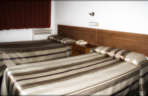 El Gancho House | Budget-Friendly Hostal Aisa Ochoa: Family-Oriented Comfort