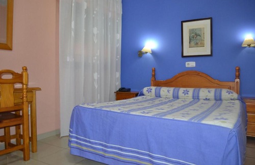 Distrito Centro-Casco-Antiguo House | Budget-Friendly Stay at Hostal Al-Qazeres with Breakfast