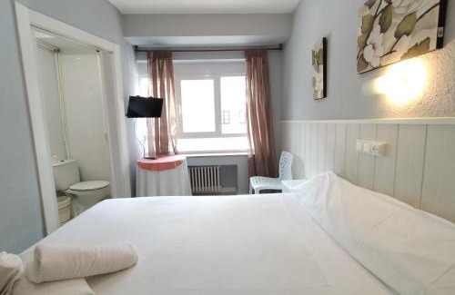 Oeste House | Family-Friendly Hostal Albero by gaiarooms Awaits You