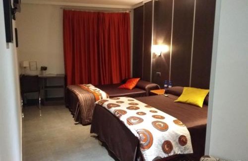 Alcala del Jucar House | Guest Rated Hostal Alcalá Del Jucar: Family-Friendly Stay
