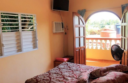 La Boca House | Family-Friendly Hostal Alex near Playa La Boca