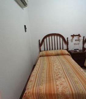 Villanueva de Algaidas House | Pet-Friendly Hostal Algaidas: Family-Approved Retreat
