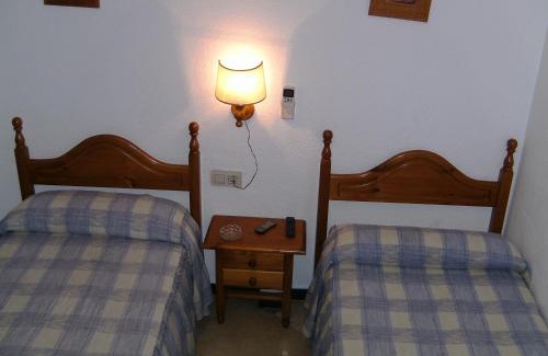 Camino de Ronda House | Budget-Friendly Hostal Alicante: Family-Friendly Amenities