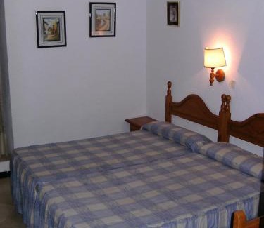 Camino de Ronda House | Budget-Friendly Hostal Alicante: Family-Friendly Amenities