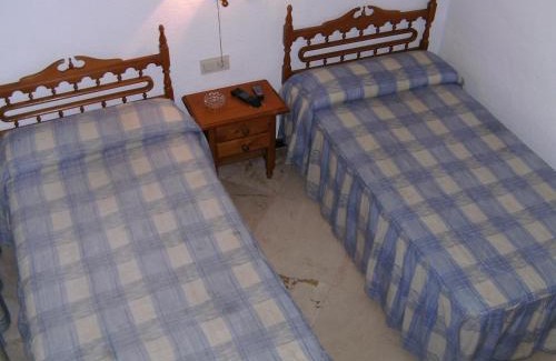 Camino de Ronda House | Budget-Friendly Hostal Alicante: Family-Friendly Amenities