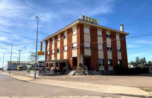 Villadangos del Paramo Hotel | Comfortable Hostal Alto Páramo: Family-Friendly Stay