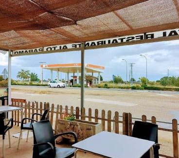 Villadangos del Paramo Hotel | Comfortable Hostal Alto Páramo: Family-Friendly Stay