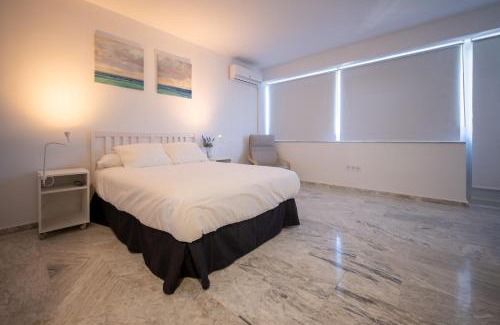 Huelva House | Budget-Friendly Stay at Hostal Antiguo Palacio Hotel París