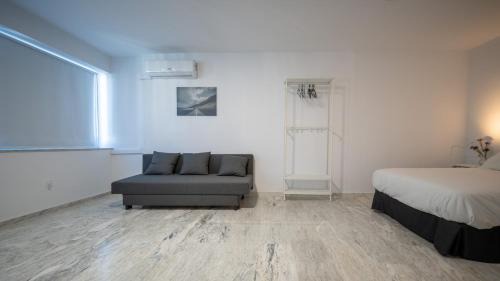 Huelva House | Budget-Friendly Stay at Hostal Antiguo Palacio Hotel París