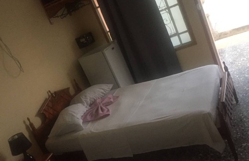 Puerto Esperanza House | Budget-Friendly Hostal Arecely with Spa and Breakfast
