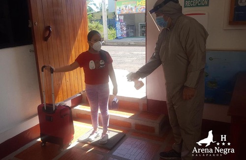 Puerto Ayora House | Budget-Friendly Stay at Hostal Arena Negra with Breakfast