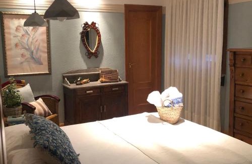 Garayoa House | Guest Favorite: Hostal Arostegui with Breakfast & Family Options