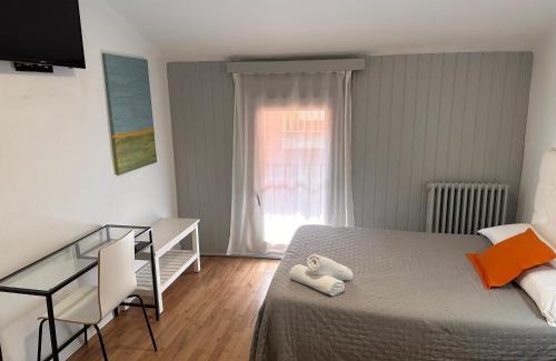 Puigcerda House | Discover Hostal ARS: Family-Friendly Stay with Breakfast