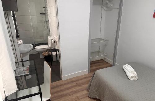 Puigcerda House | Discover Hostal ARS: Family-Friendly Stay with Breakfast
