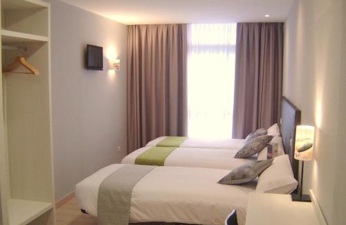 La Nova Esquerra de l'Eixample House | Guest Rated Hostal Aslyp 114: Family-Friendly & Accessible