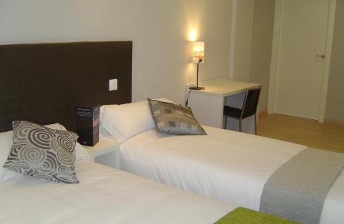 La Nova Esquerra de l'Eixample House | Guest Rated Hostal Aslyp 114: Family-Friendly & Accessible