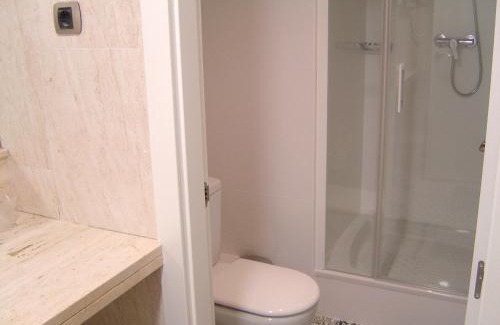La Nova Esquerra de l'Eixample House | Guest Rated Hostal Aslyp 114: Family-Friendly & Accessible