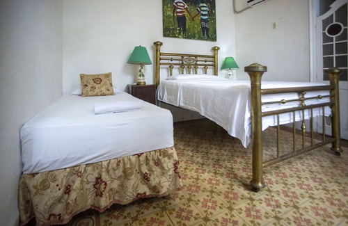 Cienfuegos House | Experience Ocean View Bliss at Hostal Autentica Perla