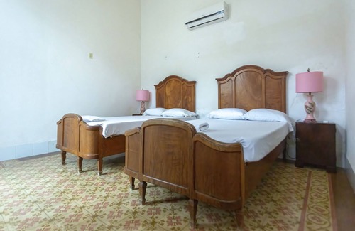 Cienfuegos House | Experience Ocean View Bliss at Hostal Autentica Perla