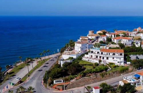 Punta Lara House | Discover Hostal Avalon: Oceanfront Retreat with Hot Tub