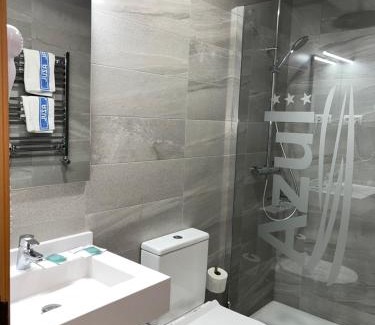 El Molar House | Hostal Azul: Pet-Friendly Retreat with Great Amenities