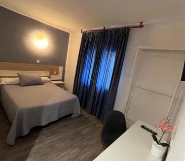 El Molar House | Hostal Azul: Pet-Friendly Retreat with Great Amenities