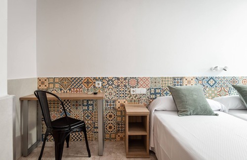 Hostafrancs House | Discover Comfort at Hostal Baler with Spa & Breakfast