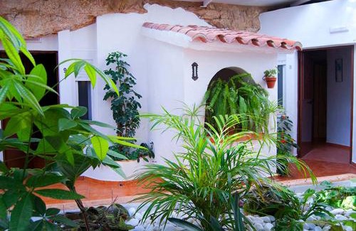 San Ambrosio House | Budget-Friendly Hostal Batato with Family Amenities