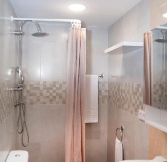 San Ambrosio House | Budget-Friendly Hostal Batato with Family Amenities