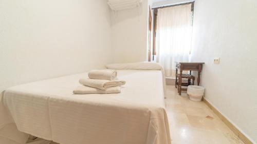 Genil House | Budget-Friendly Stay at Hostal Bocanegra with Breakfast