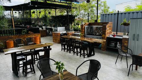 Yopal House | Pet-Friendly Hostal Bon Hábitat with Pool & Hot Tub Access