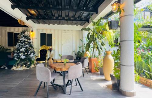 Yopal House | Pet-Friendly Hostal Bon Hábitat with Pool & Hot Tub Access