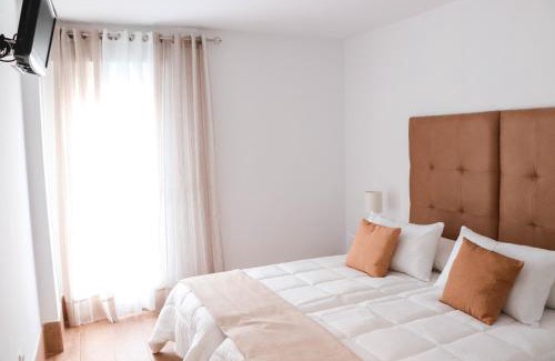 San Jose de La Rinconada House | Budget-Friendly Hostal Castillo: Family & Accessible Comfort