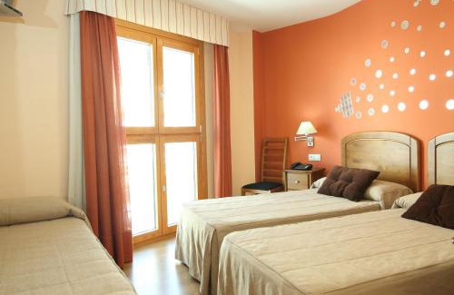 Campo Real House | Budget-Friendly Hostal Campo Real with Breakfast Included