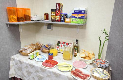Campo Real House | Budget-Friendly Hostal Campo Real with Breakfast Included
