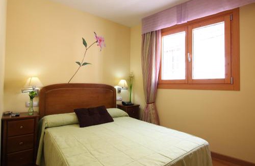 Campo Real House | Budget-Friendly Hostal Campo Real with Breakfast Included