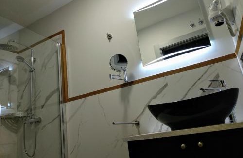 Hospital de Orbigo House | Budget-Friendly Stay at Hostal Canton Plaza with Breakfast